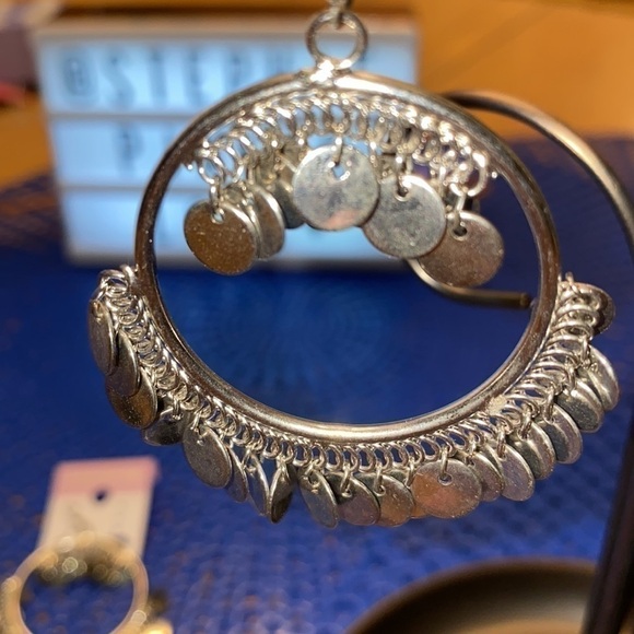 𝅺💫 Dangle Earrings. Lots of movement and sparkle. - Picture 5 of 8